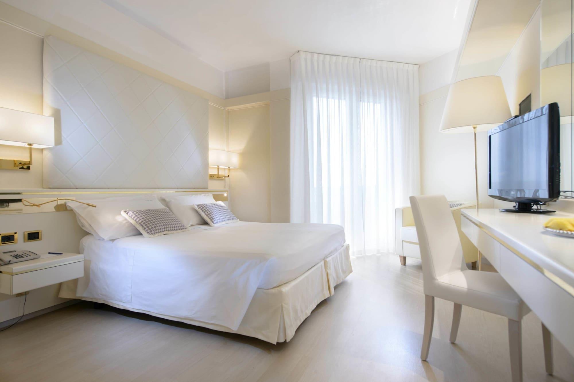 Bristol Hotel 4*